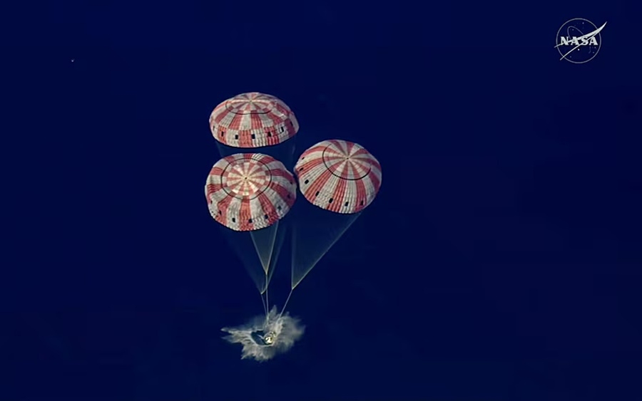 Khoang tàu Artemis II cọ xát với khí quyển Trái Đất, sinh nhiệt gần 3.000 độ C